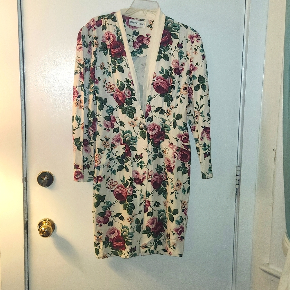 Vintage floral shirt dress buttons long sleeve no pockets flat collar Betsy